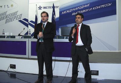 М. Спинола (слева) и С. Давидович рассказали о технических решениях фирмы, актуальных в условиях экономического кризиса