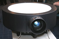Инсталляционный проектор VPL-FH300L лучше всего подвешивать к потолку 