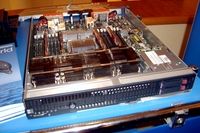 Серверов на базе Xeon 7400 на рынке представлено уже довольно много, но в основном это модели в стоечном исполнении. Лишь немногие из производителей могут предложить заказчикам лезвийный сервер, в конфигурацию которого входит четыре шестиядерных процессора. Один из таких серверов – HP ProLiant 680c G5.