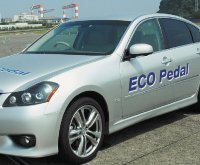 В Nissan утверждают, что при использовании «эко-педали» экономия горючего составляет до 5-10%