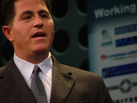 В течение многих лет Dell оставалась номером один на очень конкурентном рынке персональных компьютеров. Достигнуть этого компании удалось за счет не имеющего себе равных управления логистикой и приверженности модели прямых продаж. Но к 2006 году с позиции мирового лидера рынка ПК ее сместила компания Hewlett-Packard. Казалось, что Dell теряет темп, в то время как конкуренты внедряют усовершенствованные методы управления поставками, а начатое расследование методов бухгалтерского учета в компании вынудило ее отложить публикацию очередного финансового отчета. В январе 2007 года основатель компании Майкл Делл вернулся на пост директора, а компания начала наращивать ассортимент предложений для корпоративных клиентов, расширила сервис для среднего бизнеса и отошла от своей традиционной модели продаж, приступив к продажам через розничные магазины. В Dell планируют расширять бизнес на растущих рынках по всему миру. Первые результаты новой стратегии обнадеживают 