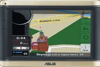 Аппарат ASUS R700 пришел на смену популярной модели ASUS R600. Почти всю переднюю панель занимает большой сенсорный экран. Слева от него находятся два светодиода — индикаторы уровня заряда и готовности Bluetooth. Там же расположен слот для карты памяти microSD, справа установлены 2,5-мм разъем для гарнитуры и порт мини-USB для зарядки и соединения с ПК