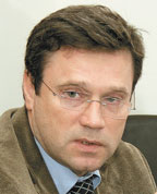 По словам Виктора Никитина, на основании рекомендаций экспертных групп, а затем интервьюирования представителей ИТ-компаний был определен перечень из 13 профессий, по которым и идет разработка проектов профстандартов