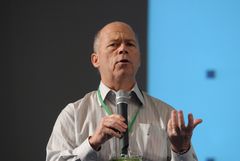 Бернард Голден — директор консалтинговой фирмы HyperStratus, которая специализируется на виртуализации, вычислениях в облаке и сопутствующих темах. Автор Virtualization for Dummies («Виртуализация для чайников»). На форуме «Мир ЦОД 2010», организованном издательством «Открытые системы», Голден выступил с ключевым докладом, а также провел трехчасовой семинар, посвященный облачным решениям.