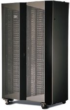 Первые серверы семейства iDataPlex были выпущены в 2008 году и предлагались для применения в крупных горизонтально масштабируемых вычислительных средах