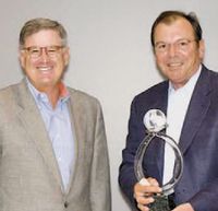 Майкл Дэниэлс (справа), возглавивший весь сервисный бизнес IBM, рассматривается как один из наиболее вероятных преемников Сэма Палмизано