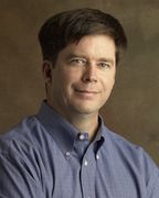 По заявлению Джона Фаулера, стратегия Oracle в области архитектуры x86 состоит не в том, чтобы предлагать серверы всех размеров, форм и расцветок; ее главная цель -— проектирование систем для крупных сред 