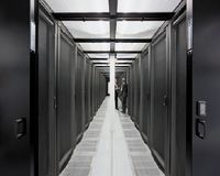 Стальные секции, состоящие из 12 модулей, перевозятся на грузовиках и собираются на территории клиента или в одном из собственных центров обработки данных Colt