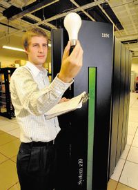 Рисунок 1. Энергоэффективность тесно связана с консолидацией серверов. Эта тема важна по понятным причинам: в 2008 году 50% ЦОД по всему миру достигли предела своих возможностей с точки зрения энергоснабжения и охлаждения.