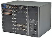 Рисунок 1. Шлюзы (на рисунке: Aastra XL) выполняют роль переходника между средами передачи от портов IP к интерфейсам других типов (например, к аналоговым и ISDN). Центральный сервер с коммуникационным ПО осуществляет управление шлюзами и централизованную обработку звонков IP (IP Call Processing).