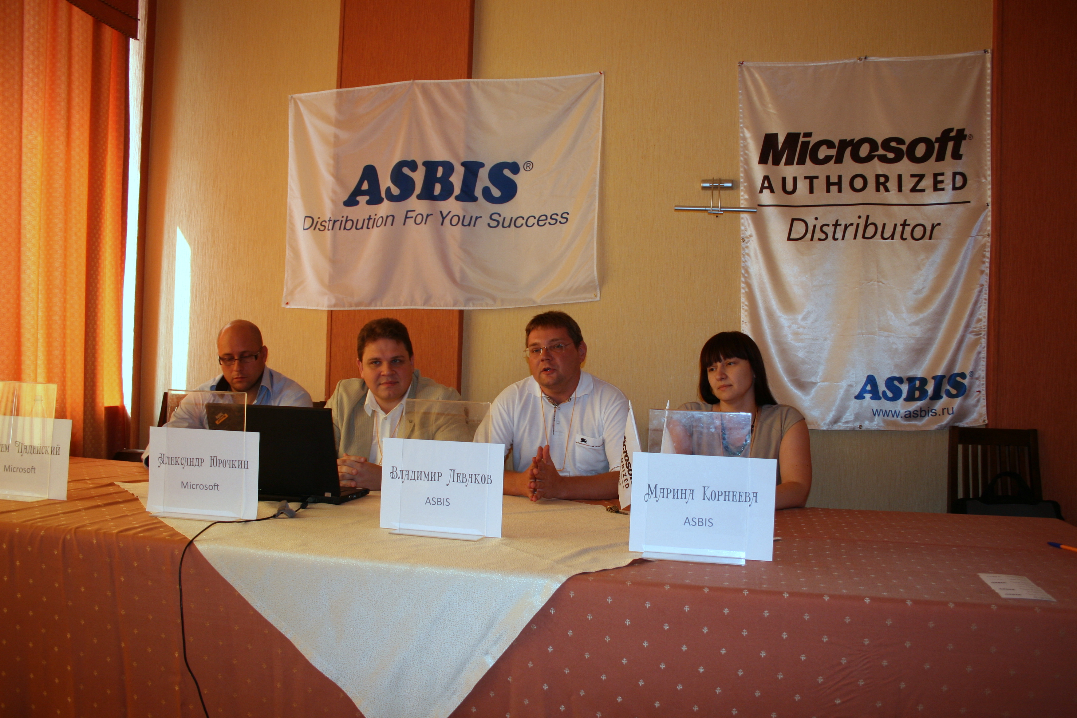 Представители ASBIS и Microsoft объясняют как
 отбирали партнеров