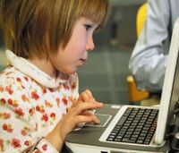 Для участия в конкурсе школы должны придумать собственный новаторский проект использования ноутбуков в учебном процессе