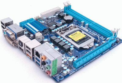 На задней панели Gigabyte GA-H55N-USB3, наряду с двумя гнездами USB 3.0, расположены четыре гнезда USB 2.0, а также один разъем eSATA и даже разъем PS/2. Выход D-Sub, на наш взгляд, лишний, гораздо уместнее было бы разместить здесь еще парочку гнезд USB