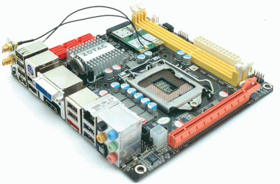 В устройстве Zotac в настройках BIOS, так же как и в случае с платой Intel, есть возможность задать частоту памяти 1600 МГц. Кроме того, присутствуют функции разгона процессора и обеспечивается регулировка напряжений. Особенностью платы является возможность выбора количества активных USB-портов и скорости их работы (HiSpeed или FullSpeed)