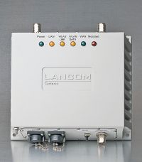 Рисунок 1. Устройство Lancom OAP-310agn Wireless (стандарт 802.11n) выступает в качестве высокоскоростной точки доступа для наружного применения. Прибор, размещенный в прочном защитном корпусе стандарта IP66, посылает сигналы мощностью до 1000 мВт.