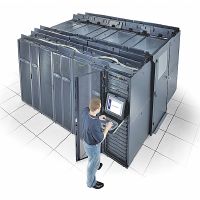 Рисунок 8. Изоляция горячего коридора в решении Hot Aisle Containment System (HACS) компании APC by Schneider Electric. 