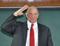 Стив Балмер предсказал появление новых видов облачных приложений, которым будет «известно все обо всех мировых данных и всех людях мира»