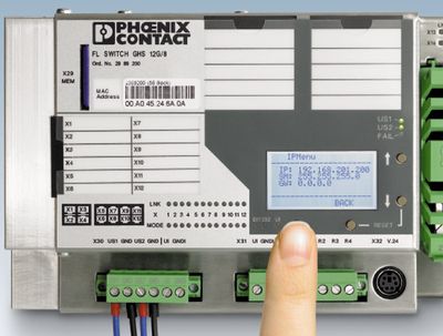 Рисунок 3. Гигабитный коммутатор можно настраивать через оснащенную дисплеем консоль управления.