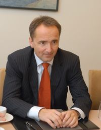 Джим Снабе: «Требования к системам усложняются, да и выглядеть они будут принципиально иначе; именно поэтому необходимы такие разработчики, которые обеспечили бы согласованность всех бизнес-процессов и данных при использовании любых технологий»