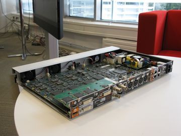 А это «внутренности» EX90. Очень «продвинутый» кодек