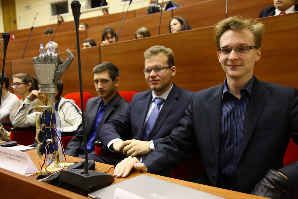 Кибербионика протез