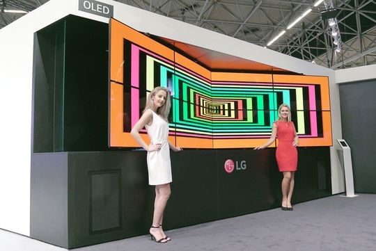 LG представила новые дисплеи для бизнеса
