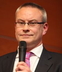 Адриан Макдональд: «Сотрудничество с РКСС позволит ЕМС сделать еще один шаг по пути укрепления позиций в приоритетном для корпорации сегменте российского рынка — государственном секторе»