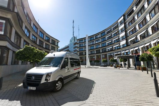 В ходе демонстрации пользовательское оборудование было установлено и в микроавтобусе, что позволило проверить работоспособность технологии в мобильной среде