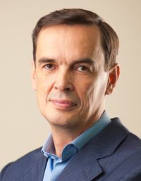 Евгений Сизов: «Современные технологии многогранны; жесткая привязка к единственной модели их построения вряд ли будет эффективной. Необходимо сложить из них мозаику, максимально соответствующую потребностям бизнеса»