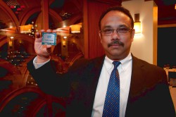 Раджиб Хазра: «Как видите, это уже не презентация в PowerPoint, а реальный процессор»