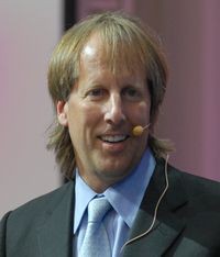 Род Бэкстром приехал в Россию во второй раз. В первый он официально открывал домен. РФ