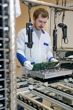 Обнуление пошлин на продукцию при сохранении их на компоненты может сказаться по расположенным в России сборочным предприятиям. Фото: Nokia Siemens Networks