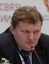 Сергей Ульянкин: «DVB-T2 — стандарт технически более совершенный, он обладает системой помехоустойчивого кодирования, а потому обеспечит передачу в эфир большего числа каналов и с лучшим качеством»