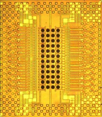 Оптический чип Holey Optochip позволяет передавать с помощью световых импульсов данные на скорости 1 Тбит/с  