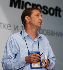 Йонас Персcон выделил основную идею конференции – продемонстрировать все многообразие возможностей, которые Microsoft сегодня готова предложить разработчикам