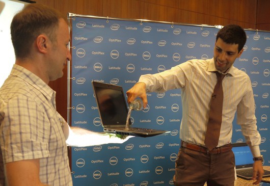 Ноутбуки Latitude серии E6 можно ронять и заливать водой – и они все равно будут работать