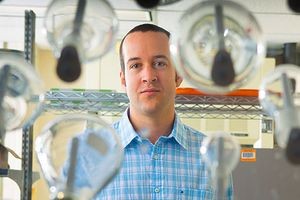 Джонатан Ловелл