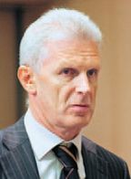 По словам министра образования и науки Андрея Фурсенко, электронные дневники и журналы должны появиться во всех школах уже к 2012 году (Фото: CC BY-SA 3.0 A.Savin)