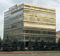 система мониторинга государственных программ и проектов, реализованная в Аналитическом центре при правительстве Российской Федерации, помогает в процессе среднесрочного и долгосрочного планирования согласовывать цели правительства с ресурсными ограничениями страны