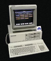 ПЕРВЫМ IBM PC-совместимым компьютером Hewlett-Packard была выпущенная в 1985 году модель HP Vectra. С первой половины 1990-х и до приобретения Compaq это семейство ПК было очень популярно у отечественных корпоративных клиентов HP 