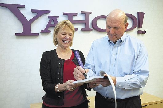 КРУПНОМАСШТАБНОЕ ДЕСЯТИЛЕТНЕЕ соглашение было подписано Кэрол Бартц и главой Microsoft Стивом Балмером в 2009 году 