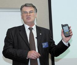 НИКОЛАЙ ЗЯЗИН продемонстрировал мобильные устройства доступа для инспекторов ДПС