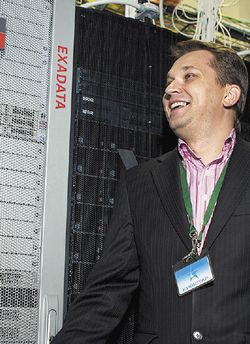 АНДРЕЙ ПЕШИЙ демонстрирует новую корпоративную платформу «Киевстара»