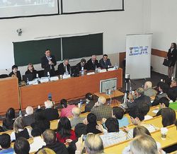 В РОССИЙСКИХ УНИВЕРСИТЕТАХ У IBM уже почти два десятка центров компетенции разной направленности; центр в РЭУ — первый, созданный в экономическом вузе страны 