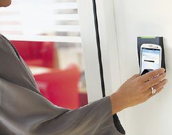 Смартфоны становятся ключами от дверей 