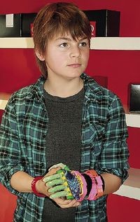 пластиковый протез руки