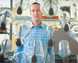 Джонатан Ловелл