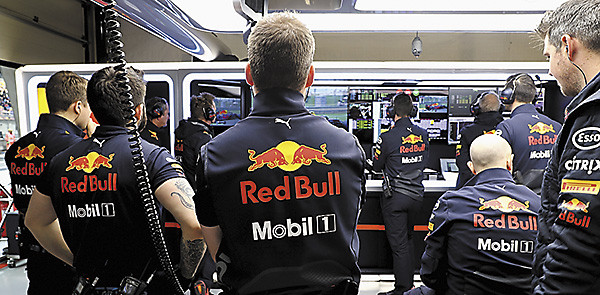 «Бродячий цирк» F1: большие данные, виртуализация, 800 человек за кулисами