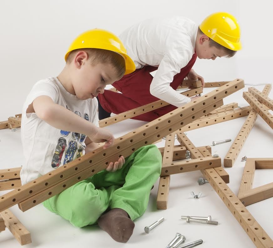 Хочу работать конструктором. Строительный конструктор для детей. Деревянный конструктор. Строитель для детей. Инженер конструктор.