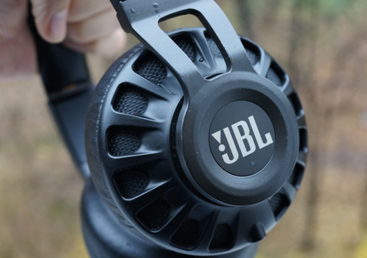 Звучание с окрасом: Наушники JBL Synchros S700